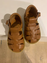 Afbeelding in Gallery-weergave laden, POM D&#39;API mini gesloten sandaal cognac
