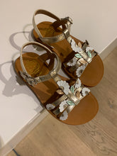 Afbeelding in Gallery-weergave laden, POM D&#39;API bloemetjes sandaal
