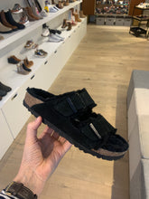 Afbeelding in Gallery-weergave laden, BIRKENSTOCK arizona wol zwart
