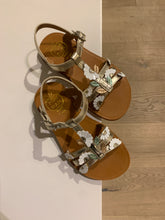 Afbeelding in Gallery-weergave laden, POM D&#39;API bloemetjes sandaal

