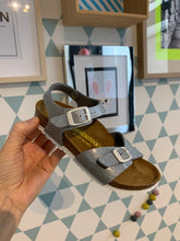 Afbeelding in Gallery-weergave laden, BIRKENSTOCK rio sandaal zilver glitter
