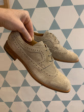 Afbeelding in Gallery-weergave laden, GALLUCCI veterschoen beige daim
