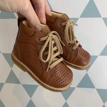 Afbeelding in Gallery-weergave laden, ANGULUS veterschoen camel perfo
