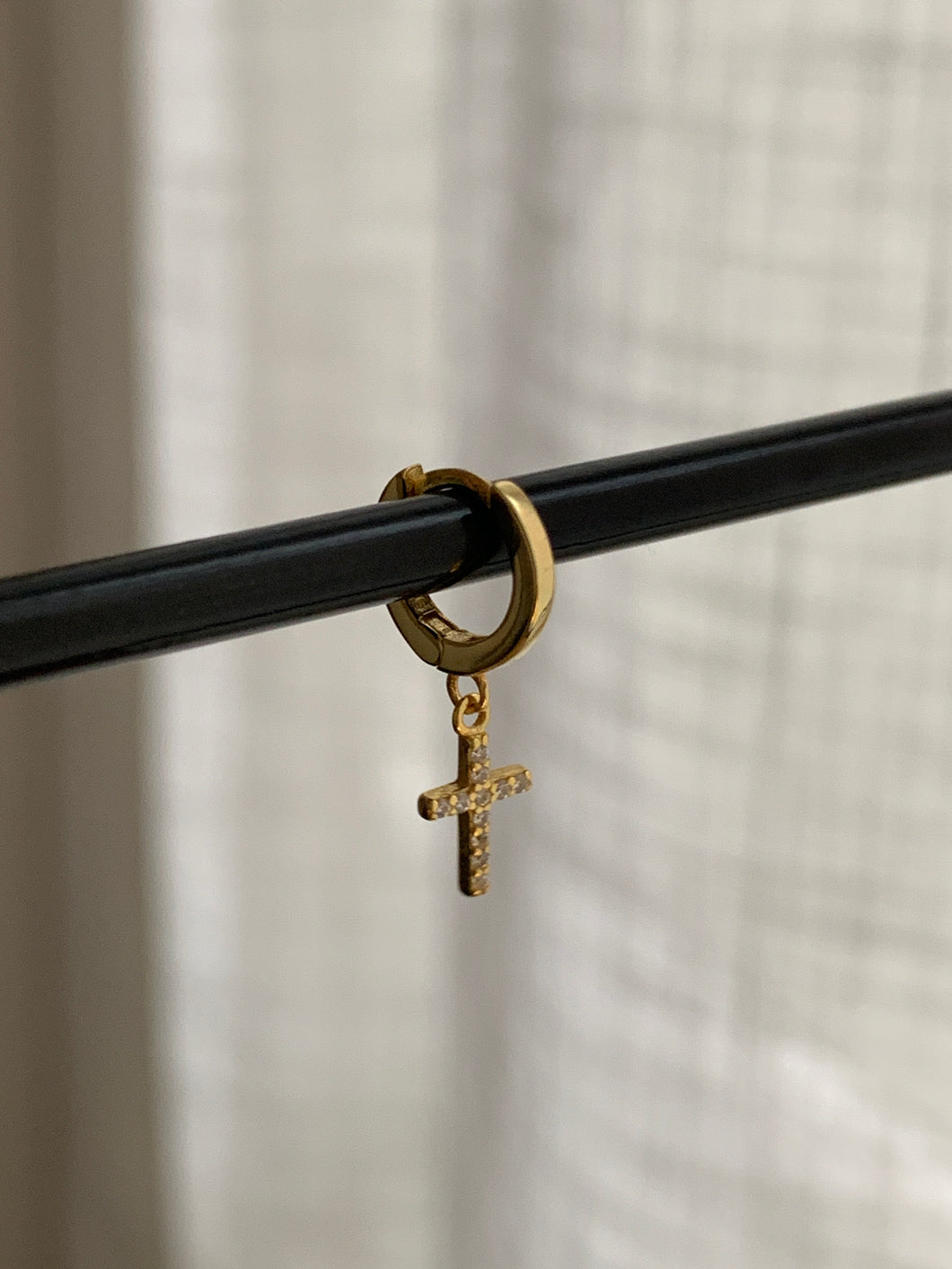 OORBEL hanger strass kruisje