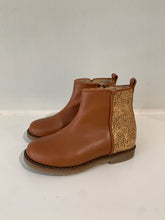 Afbeelding in Gallery-weergave laden, POM D&#39;API laarsje cognac koper
