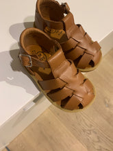 Afbeelding in Gallery-weergave laden, POM D&#39;API mini gesloten sandaal cognac
