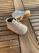Afbeelding in Gallery-weergave laden, ELI baby veterschoen perfo wit
