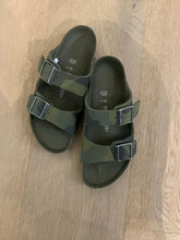 Afbeelding in Gallery-weergave laden, BIRKENSTOCK arizona camouflage
