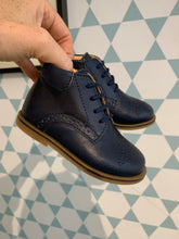 Afbeelding in Gallery-weergave laden, OCRA veter schoen blauw perfo
