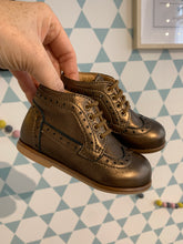 Afbeelding in Gallery-weergave laden, OCRA veter schoen brons
