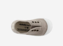 Afbeelding in Gallery-weergave laden, VICTORIA slip-on beige
