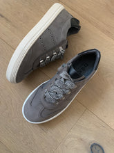 Afbeelding in Gallery-weergave laden, TRIBOO sneaker grijze nubuck
