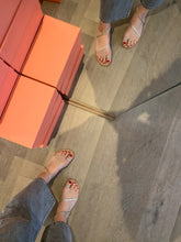 Afbeelding in Gallery-weergave laden, FLO sandaal vlecht goud
