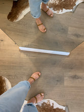 Afbeelding in Gallery-weergave laden, FLO teenslipper cognac vlecht
