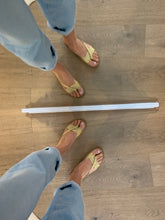 Afbeelding in Gallery-weergave laden, FLO slipper goud vlechtjes
