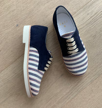 Afbeelding in Gallery-weergave laden, BACI veterschoen streep blauw
