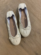 Afbeelding in Gallery-weergave laden, ELI ballerina ecru lak
