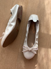 Afbeelding in Gallery-weergave laden, ELI ballerina wit parelstrik
