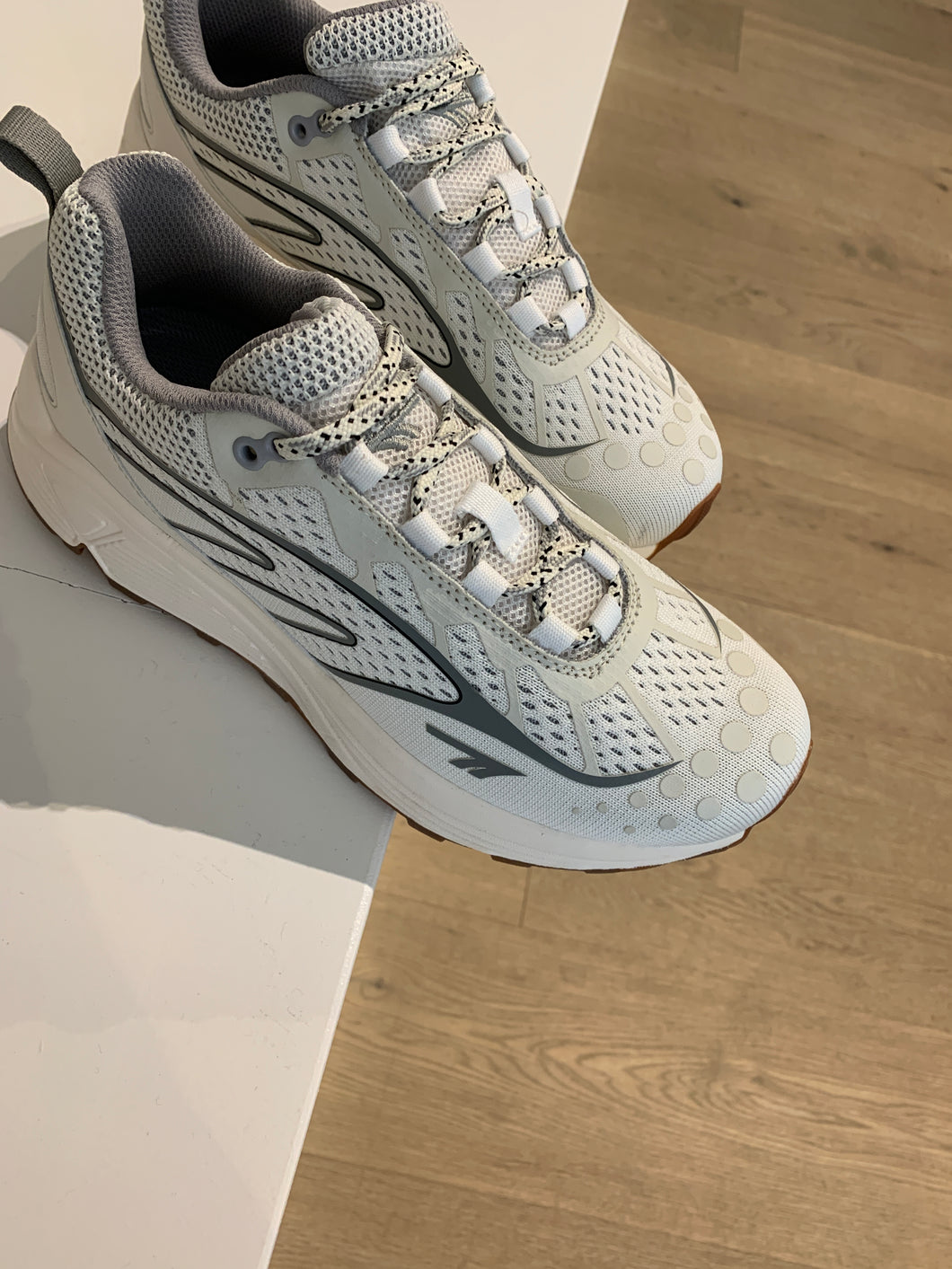 HI-TEC fizo runner wit grijs