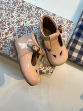 Afbeelding in Gallery-weergave laden, CONFETTI T-band roze lak

