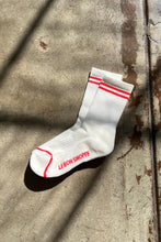 Afbeelding in Gallery-weergave laden, LE BON SHOPPE boyfriend socks clean white
