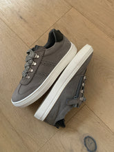 Afbeelding in Gallery-weergave laden, TRIBOO sneaker grijze nubuck
