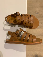 Afbeelding in Gallery-weergave laden, POM D&#39;API plagette sandaal cognac
