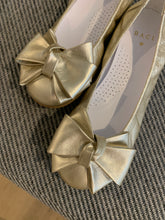 Afbeelding in Gallery-weergave laden, BACI ballerina goud strik
