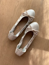 Afbeelding in Gallery-weergave laden, ELI ballerina wit parelstrik
