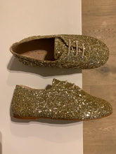 Afbeelding in Gallery-weergave laden, CONFETTI veterschoen goud glitter
