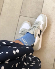 Afbeelding in Gallery-weergave laden, LE BON SHOPPE girlfriend socks parisian blue
