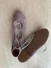 Afbeelding in Gallery-weergave laden, ELI veterballerina taupe
