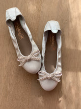 Afbeelding in Gallery-weergave laden, ELI ballerina wit parelstrik
