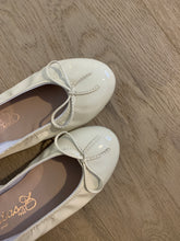 Afbeelding in Gallery-weergave laden, ELI ballerina ecru lak
