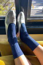 Afbeelding in Gallery-weergave laden, LE BON SHOPPE her socks lurex saffier
