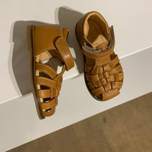 Afbeelding in Gallery-weergave laden, OCRA gesloten sandaal cognac
