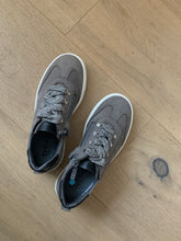 Afbeelding in Gallery-weergave laden, TRIBOO sneaker grijze nubuck
