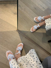 Afbeelding in Gallery-weergave laden, MONTELPARE sandaal bloem wit
