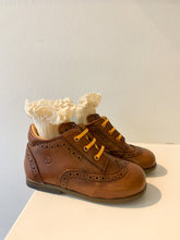 Afbeelding in Gallery-weergave laden, RONDINELLA klassieke veterschoen cognac
