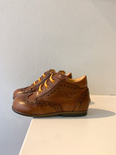 Afbeelding in Gallery-weergave laden, RONDINELLA klassieke veterschoen cognac
