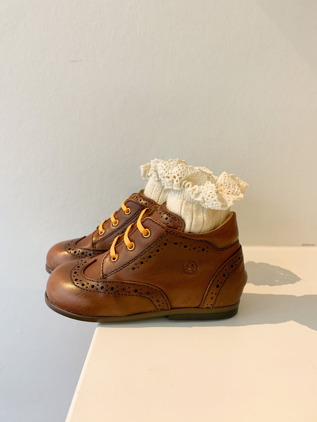 RONDINELLA klassieke veterschoen cognac