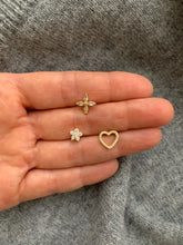 Afbeelding in Gallery-weergave laden, OORBEL strass bloem
